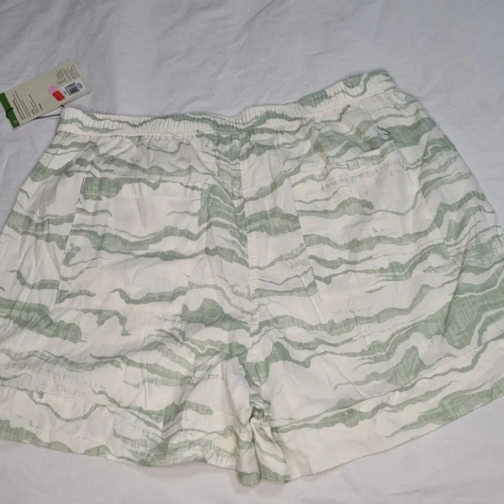 NWT Alpine‎ Design Shorts  Green Design SPF 30 Size Large Elastic Waist
